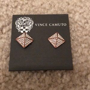 VINCE CAMUTO earrings